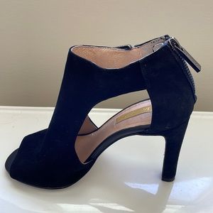 Lo-Olivia Black suede open toe.